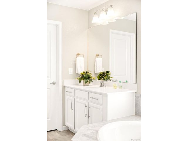 23930 E Minnow Dr, Aurora, CO 80016