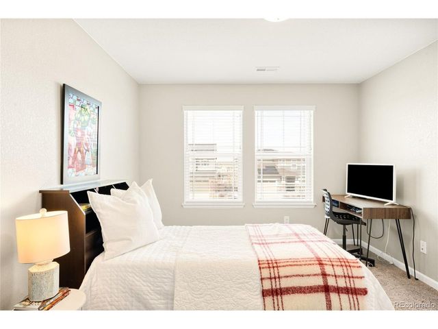 23930 E Minnow Dr, Aurora, CO 80016