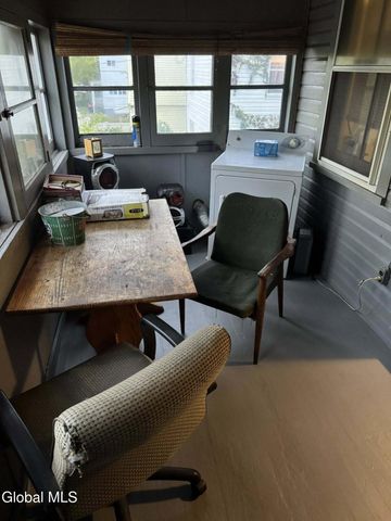 382 3rd Avenue, Troy, NY 12182