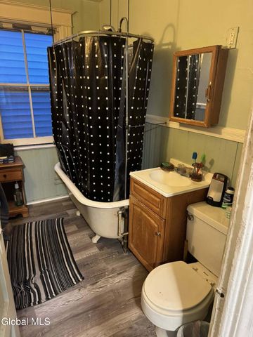 382 3rd Avenue, Troy, NY 12182