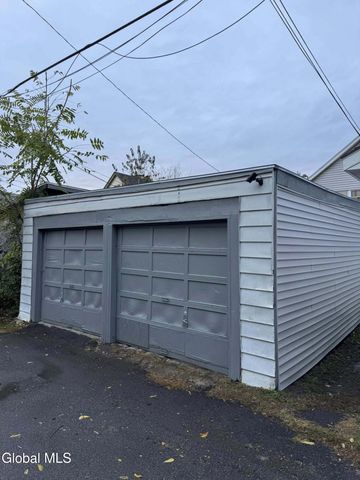 382 3rd Avenue, Troy, NY 12182