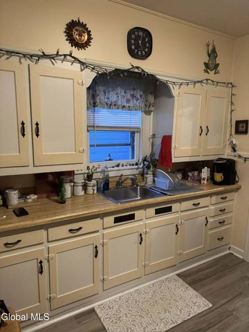 382 3rd Avenue, Troy, NY 12182