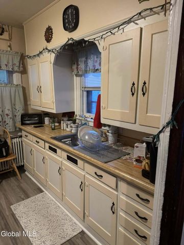 382 3rd Avenue, Troy, NY 12182