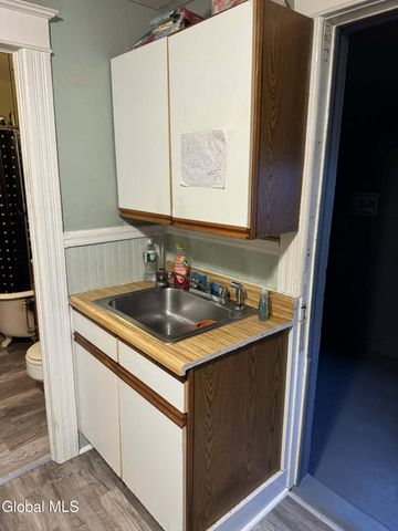 382 3rd Avenue, Troy, NY 12182