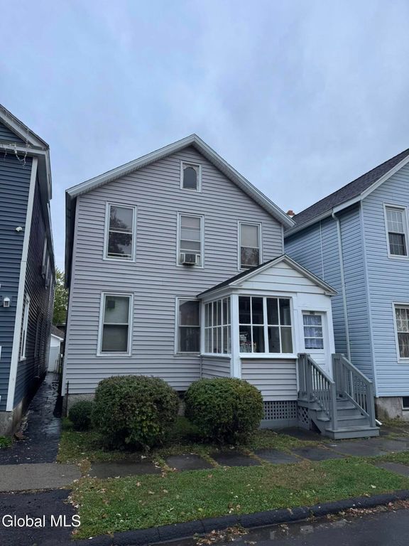 382 3rd Avenue, Troy, NY 12182