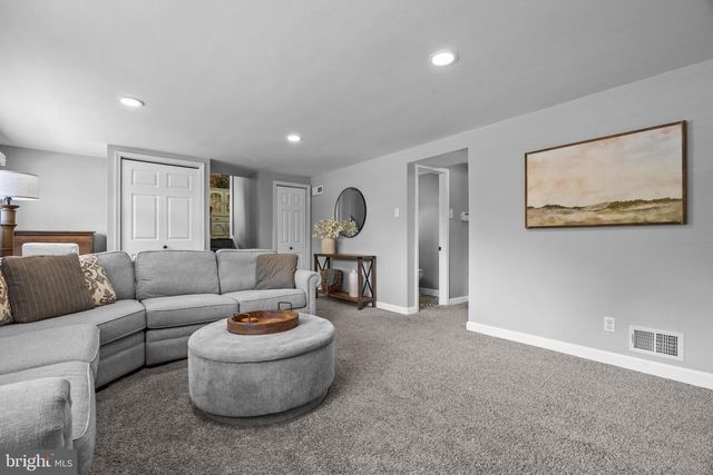128 HEDGEROW DR, Yardley, PA 19067