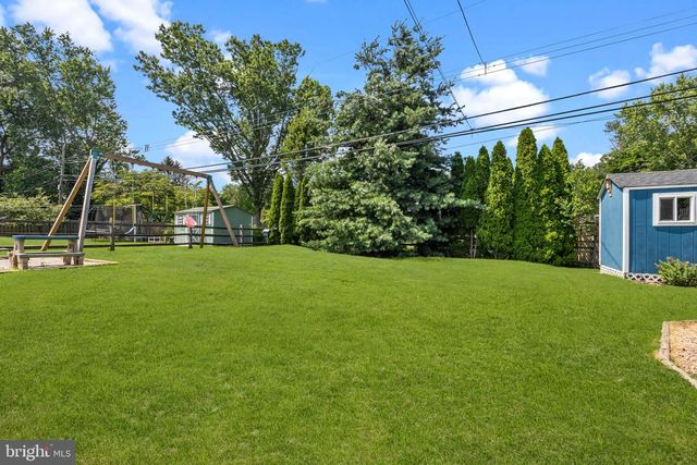 128 HEDGEROW DR, Yardley, PA 19067