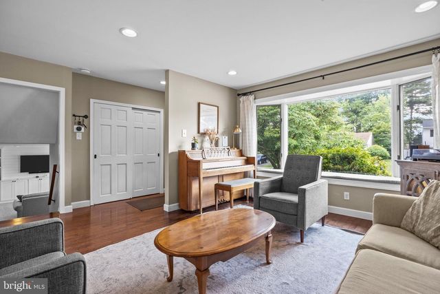 128 HEDGEROW DR, Yardley, PA 19067