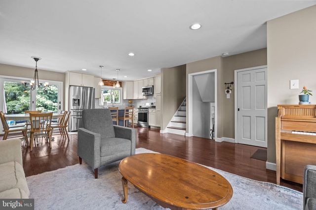 128 HEDGEROW DR, Yardley, PA 19067