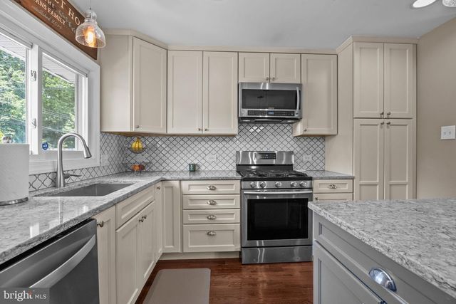 128 HEDGEROW DR, Yardley, PA 19067