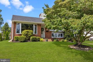 128 HEDGEROW DR, Yardley, PA 19067