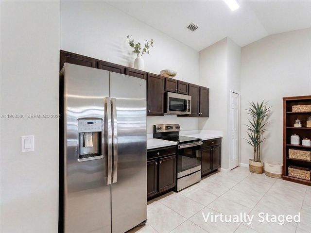 865 SW Mccracken Ave, Port St. Lucie, FL 34953