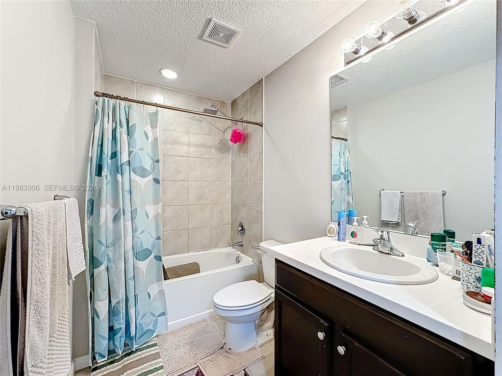 Image 20 of property listing at 865 SW Mccracken Ave, Port St. Lucie, FL 34953