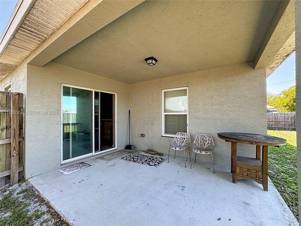 Image 22 of property listing at 865 SW Mccracken Ave, Port St. Lucie, FL 34953