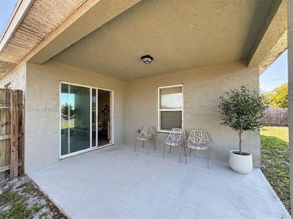 Image 23 of property listing at 865 SW Mccracken Ave, Port St. Lucie, FL 34953