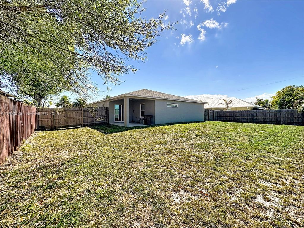 Image 25 of property listing at 865 SW Mccracken Ave, Port St. Lucie, FL 34953