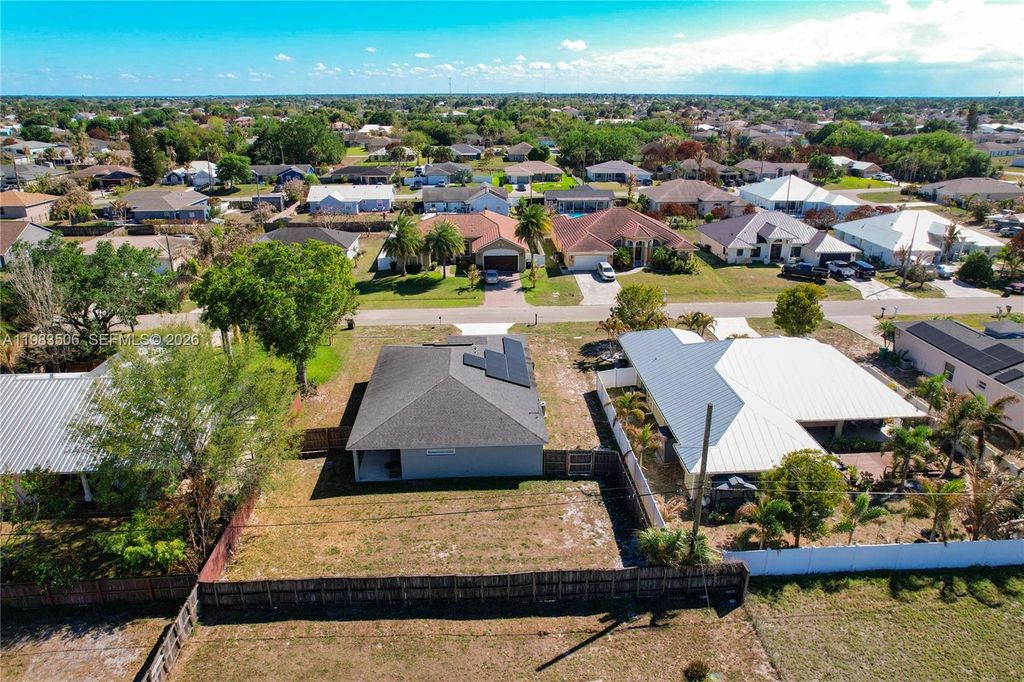 Image 27 of property listing at 865 SW Mccracken Ave, Port St. Lucie, FL 34953