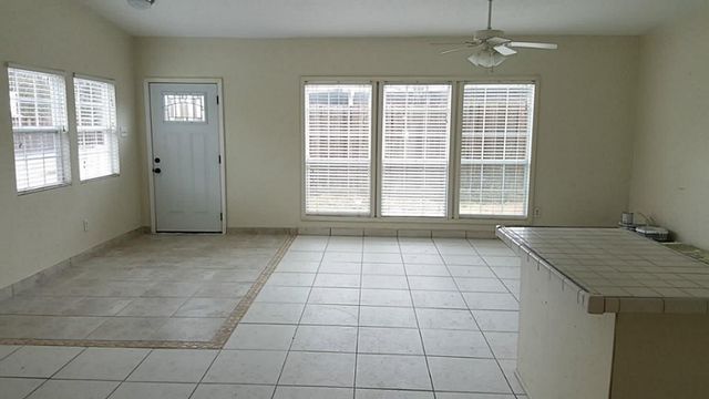 1014 Graham Drive J4, Tomball, TX 77375