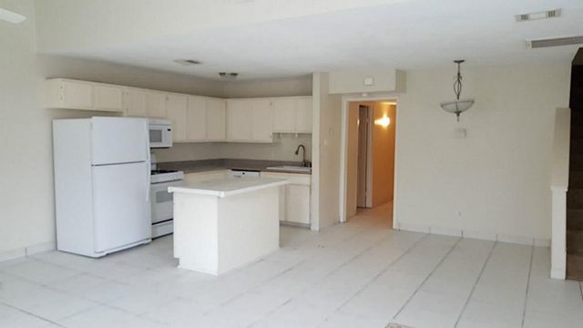 1014 Graham Drive J4, Tomball, TX 77375