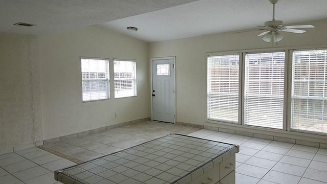 1014 Graham Drive J4, Tomball, TX 77375