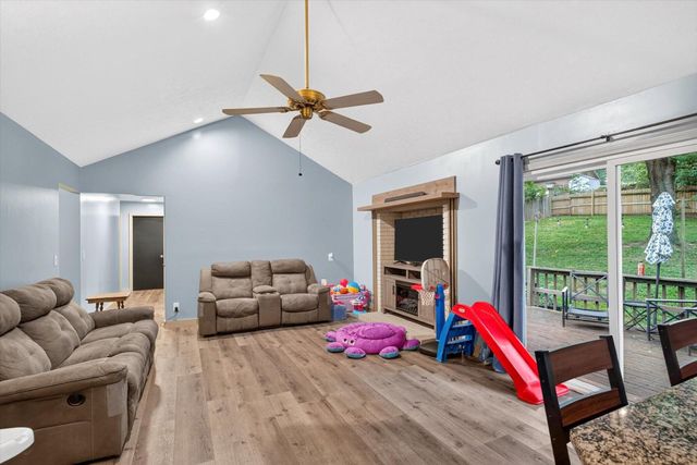 1200 E Summerhill Street, Ozark, MO 65721