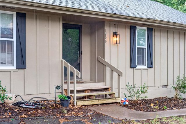 1200 E Summerhill Street, Ozark, MO 65721