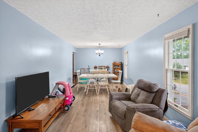 1200 E Summerhill Street, Ozark, MO 65721