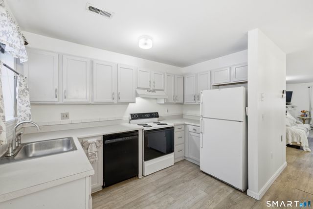 310 Boston Post Road 76, Waterford, CT 06385