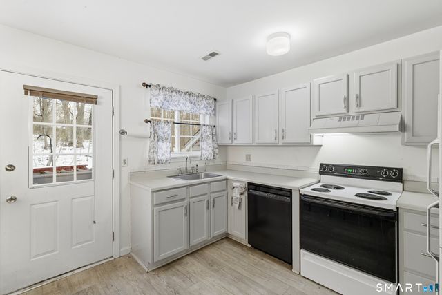 310 Boston Post Road 76, Waterford, CT 06385