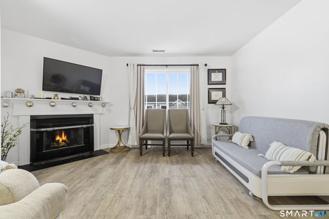 310 Boston Post Road 76, Waterford, CT 06385