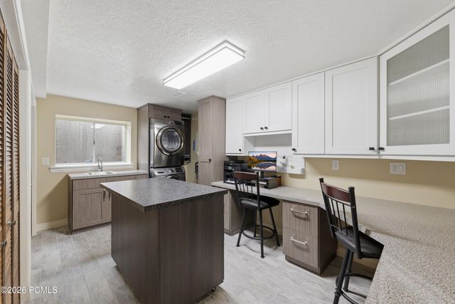 4521 S Countrylane Road, Millcreek, UT 84117