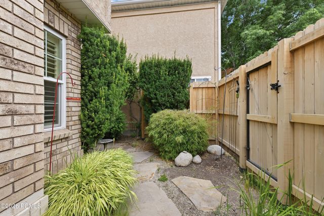 4521 S Countrylane Road, Millcreek, UT 84117