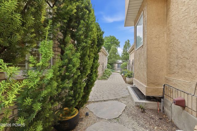 4521 S Countrylane Road, Millcreek, UT 84117