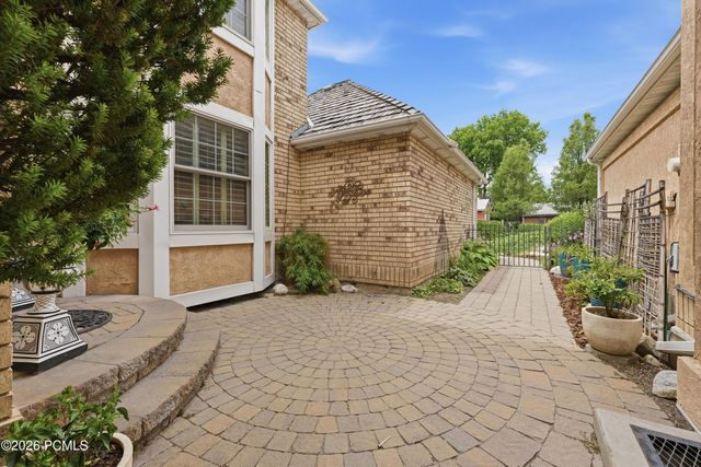 4521 S Countrylane Road, Millcreek, UT 84117