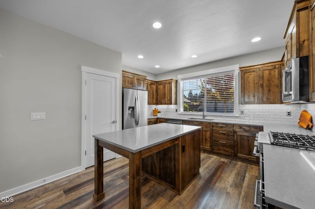 4395 SW 36th Street, Redmond, OR 97756