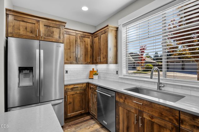 4395 SW 36th Street, Redmond, OR 97756
