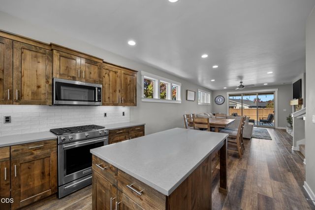 4395 SW 36th Street, Redmond, OR 97756