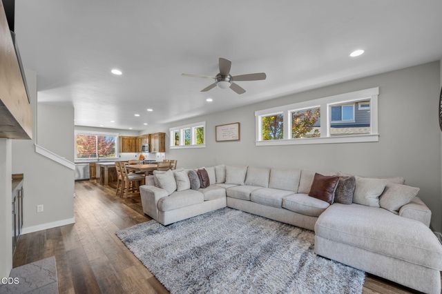 4395 SW 36th Street, Redmond, OR 97756