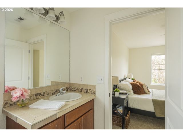 7921 Se 45TH Ave, Portland, OR 97206