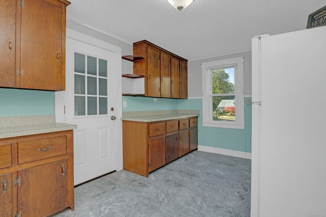 46 Chestnut Hill Road, East Hampton, CT 06424