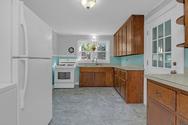 46 Chestnut Hill Road, East Hampton, CT 06424