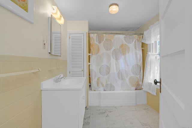 46 Chestnut Hill Road, East Hampton, CT 06424