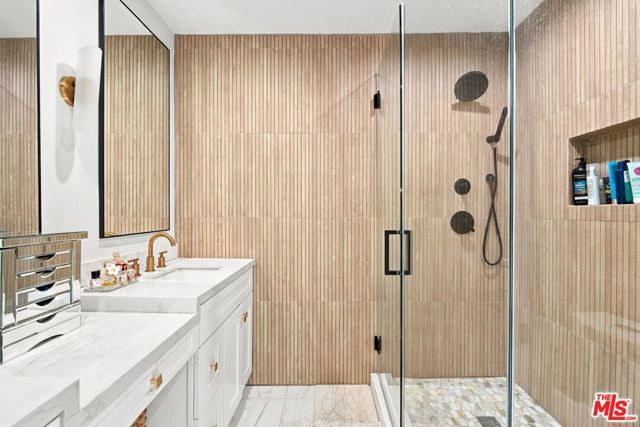 1633 S Wooster Street, Los Angeles, CA 90035
