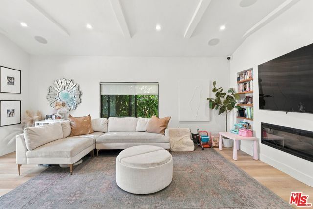 1633 S Wooster Street, Los Angeles, CA 90035