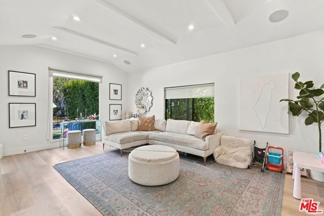 1633 S Wooster Street, Los Angeles, CA 90035