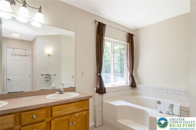 103 Terrace Drive, Chestnuthill Twp, PA 18353