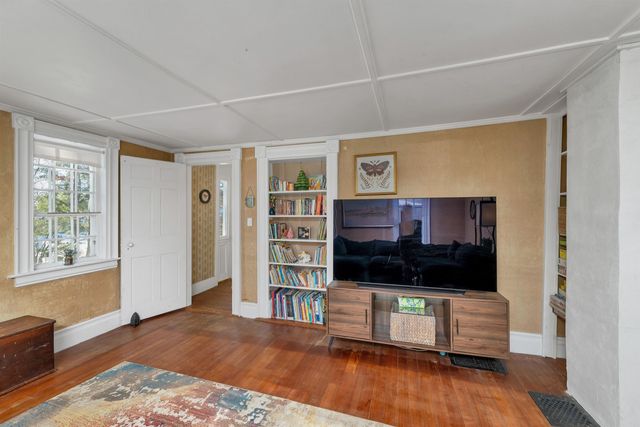 27 Wentworth Avenue, Laconia, NH 03246