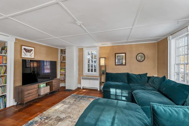 27 Wentworth Avenue, Laconia, NH 03246