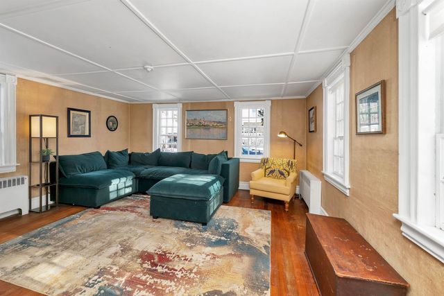 27 Wentworth Avenue, Laconia, NH 03246