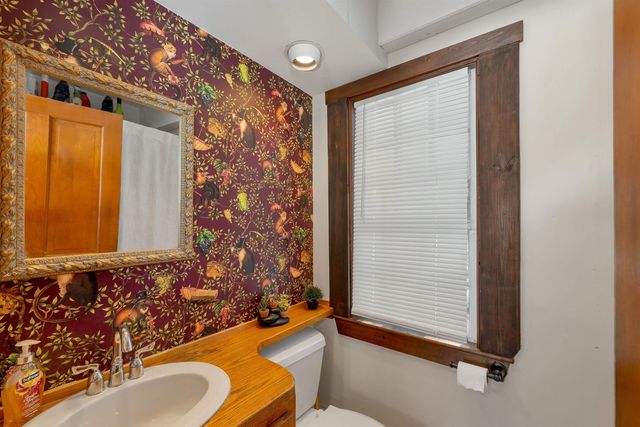 27 Wentworth Avenue, Laconia, NH 03246